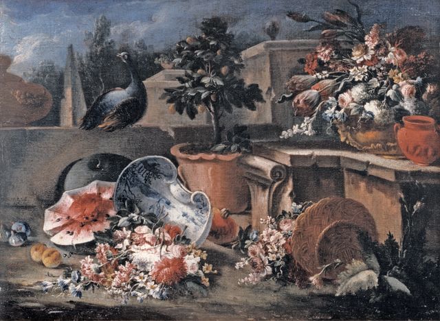 Anonimo — Lavagna Francesco - sec. XVIII - Natura morta con fiori, frutta, vaso di agrumi, vasellame dipinto e pavone in un giardino — insieme